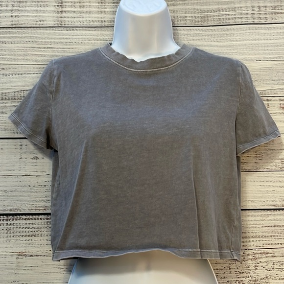 Forever 21 Gray Crewneck Crop Top Size Small - Picture 1 of 5